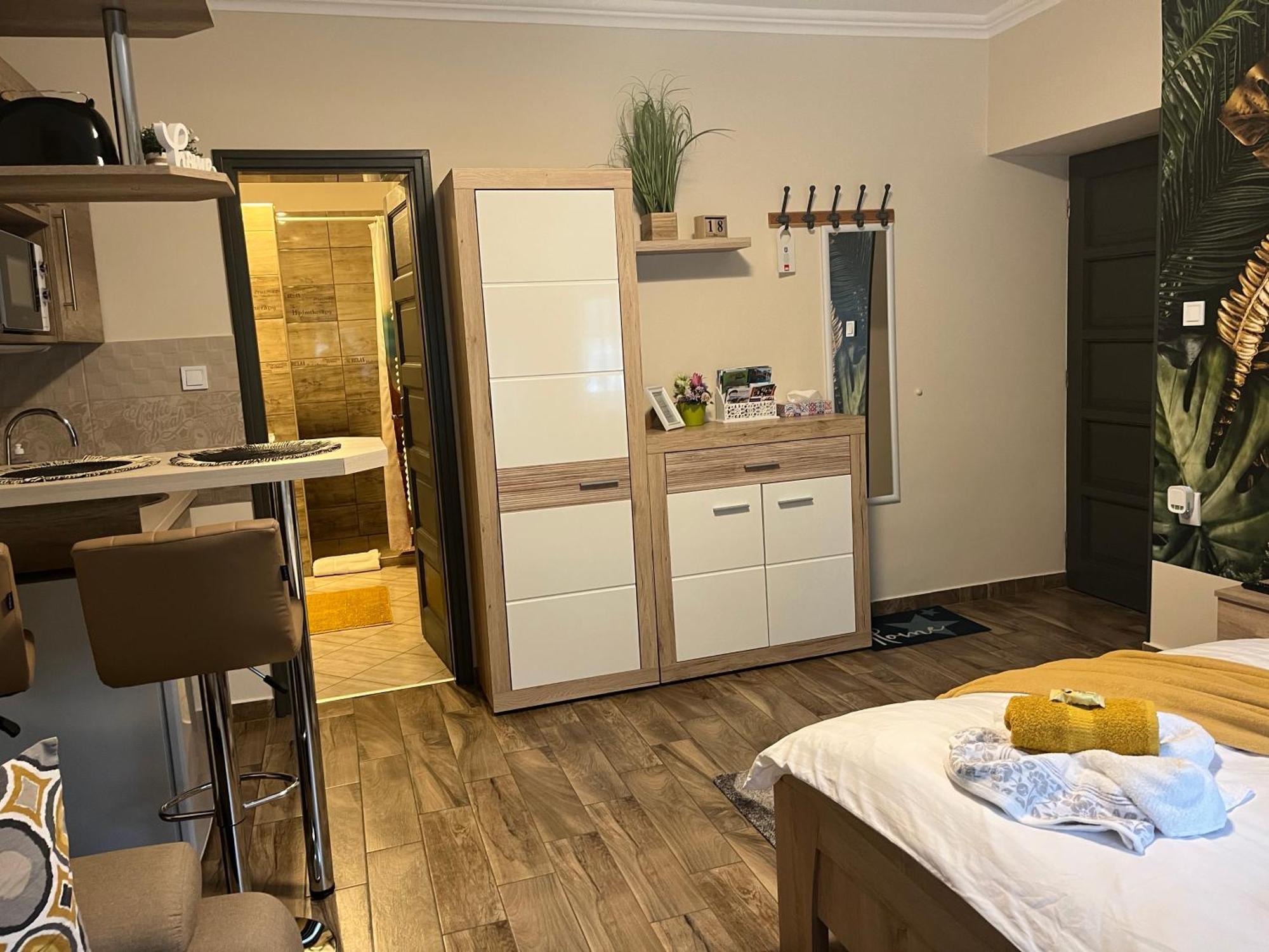 Silver Apartment *
